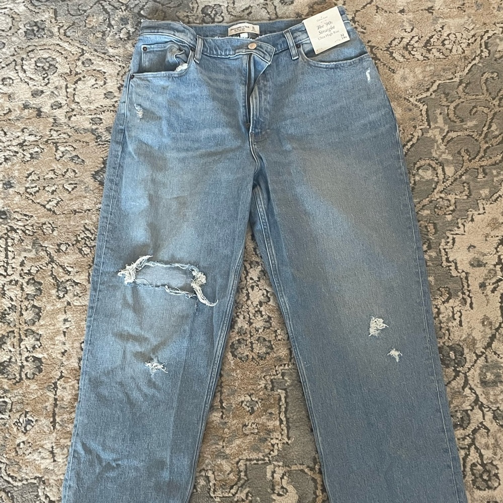 NWT Abercrombie The 90’s Ultra High Rise Straight Jeans